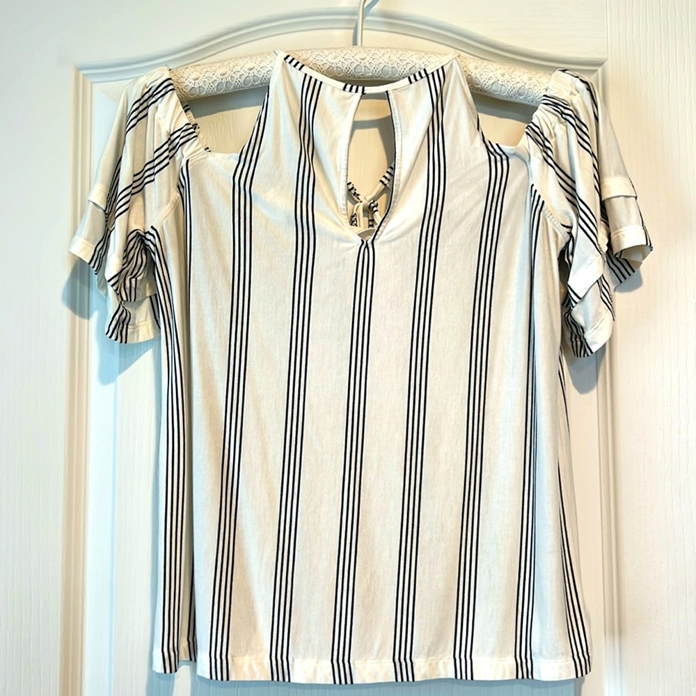 American Eagle Soft & Sexy Blk/White striped key hole off shoulder T-shirt S